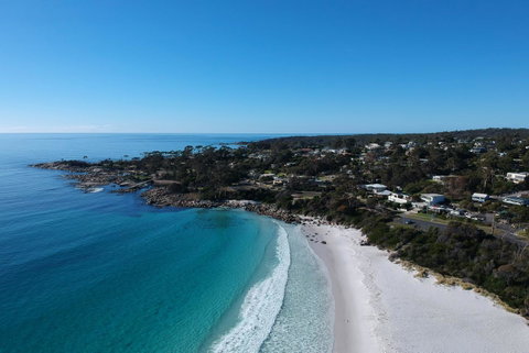 BINALONG BEACH COTTAGE Beachfront At Bay Of Fires Next To Restaurant - Accommodation Broome 10