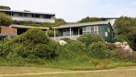 BINALONG BEACH COTTAGE Beachfront At Bay Of Fires Next To Restaurant - Accommodation Broome 8