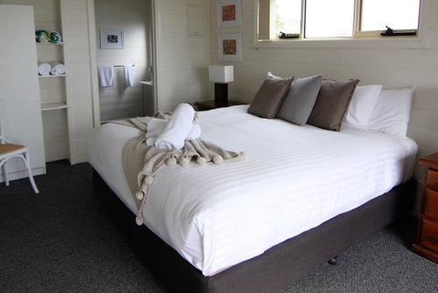 BINALONG BEACH COTTAGE Beachfront At Bay Of Fires Next To Restaurant - Accommodation Broome 15