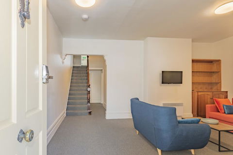 4 Bedroom House - Hobart CBD - Free Parking - Free WIFI - Accommodation Broome 21