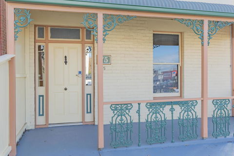 4 Bedroom House - Hobart CBD - Free Parking - Free WIFI - Accommodation Broome 25
