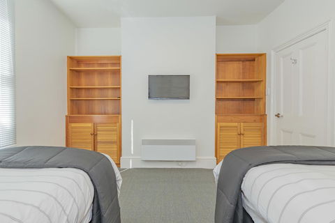 4 Bedroom House - Hobart CBD - Free Parking - Free WIFI - Accommodation Broome 15