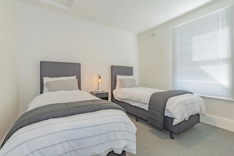 4 Bedroom House - Hobart CBD - Free Parking - Free WIFI - Accommodation Broome 23