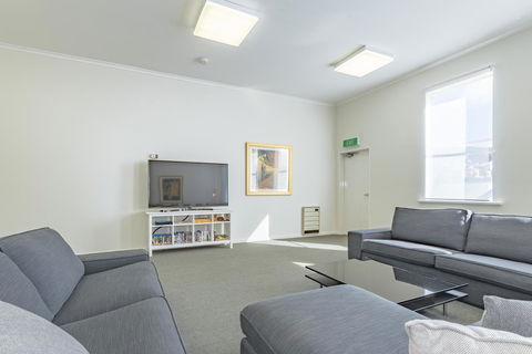 4 Bedroom House - Hobart CBD - Free Parking - Free WIFI - Accommodation Broome 20