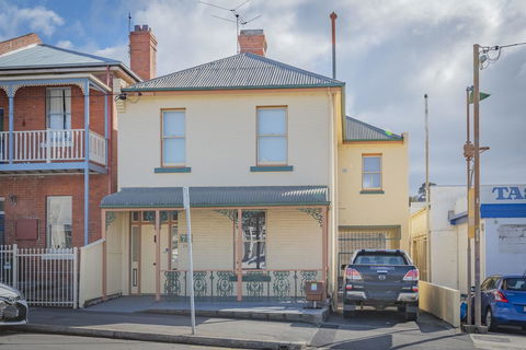 4 Bedroom House - Hobart CBD - Free Parking - Free WIFI - Accommodation Broome 5
