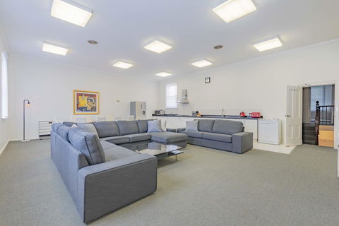 4 Bedroom House - Hobart CBD - Free Parking - Free WIFI - Accommodation Broome 17