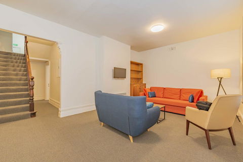 4 Bedroom House - Hobart CBD - Free Parking - Free WIFI - Accommodation Broome 6
