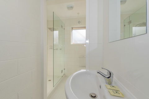 4 Bedroom House - Hobart CBD - Free Parking - Free WIFI - Accommodation Broome 11