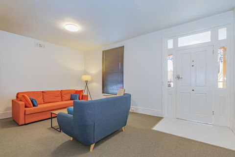 4 Bedroom House - Hobart CBD - Free Parking - Free WIFI - Accommodation Broome 10