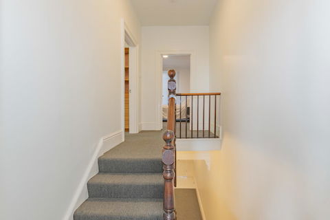 4 Bedroom House - Hobart CBD - Free Parking - Free WIFI - Accommodation Broome 19
