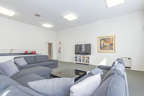 4 Bedroom House - Hobart CBD - Free Parking - Free WIFI - Accommodation Broome 12