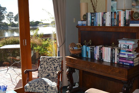 The Waterfront Wynyard - Accommodation Broome 9