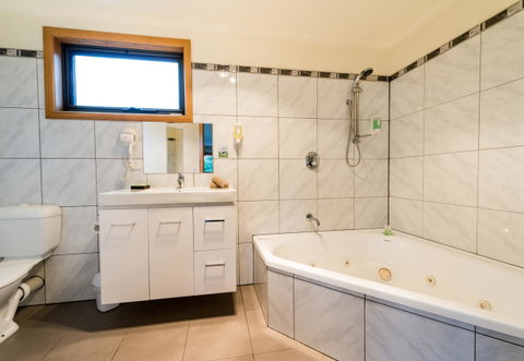 Driftwood Strahan Villas - Accommodation Broome 0