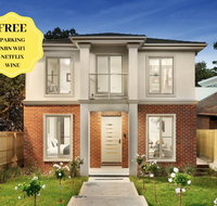 NEW Inner Melb Luxury Modern Grand Holiday House - Great Location Wifi Parking - Accommodation Broome