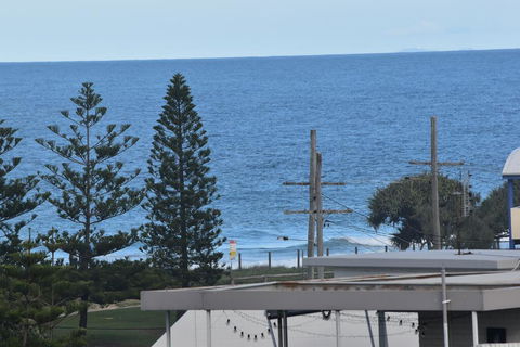 NEW UPMARKET COMFORTABLE 2 Bed, 2 Bath, OCEAN VIEWS, 250m To BUDDINA BEACH! - Accommodation Broome 2