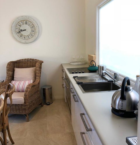 NEW: Tranquil Retreat -The Barn House Ingleside, Northern Beaches - Accommodation Broome 3