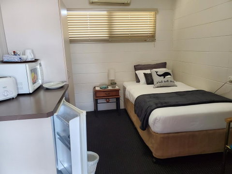 O'Sheas Windsor Hotel - Accommodation Broome 1