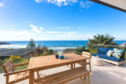 Ocean Vista Luxury Home At Curl Curl - Accommodation Broome 1
