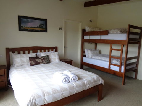 Off Mountain Accommodation - Accommodation Broome 2