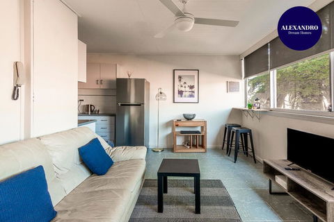 PADDINGTON PAD With PARKING & SMART TV & POOL - Accommodation Broome 0