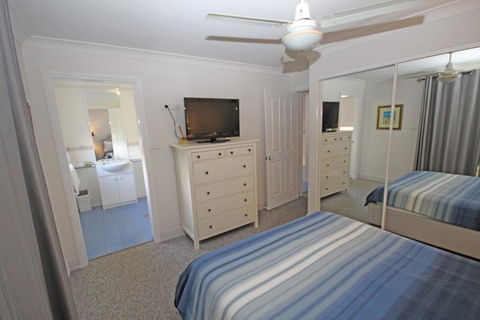 Paradise Waters - No. 13 - Accommodation Broome 1