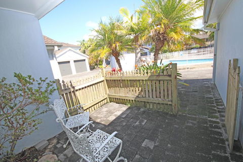 Paradise Waters - No. 13 - Accommodation Broome 2
