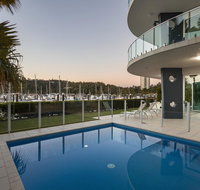 Pavillions 12 - Waterfront Spacious 4 Bedroom With Own Inground Pool And Golf Buggy - Accommodation Broome