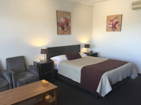 Ploughmans Motor Inn - Accommodation Broome 2