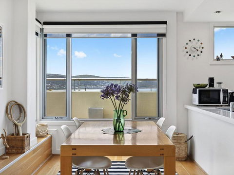 POINT GREY APARTMENT ONE - VIEWPOINT - Accommodation Broome 3