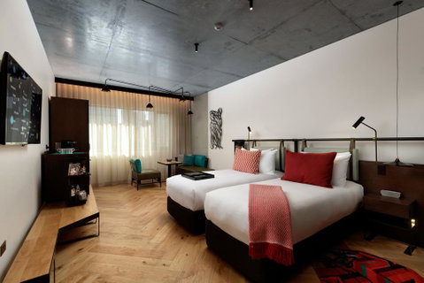 QT Melbourne - Accommodation Broome 3