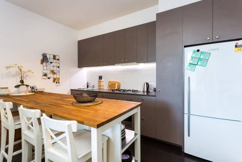 Queen Vic' Market, Trams, Shopping + Parking - Accommodation Broome 1