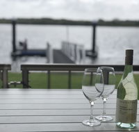 Quiet River Front Escape Walk to Ocean Street  Shops - Accommodation Broome