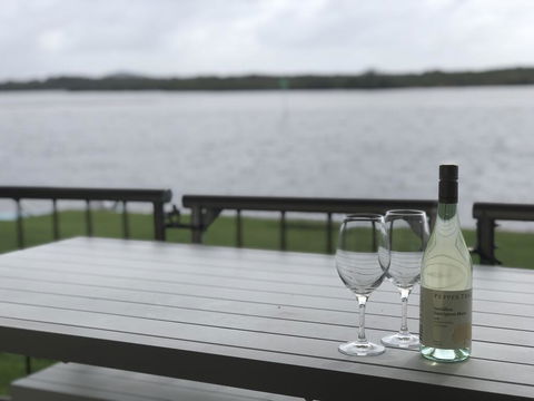 Quiet River Front Escape Walk To Ocean Street & Shops - Accommodation Broome 3