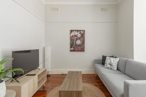RELAXED FAMILY HOME WILLOUGHBY - Accommodation Broome 3