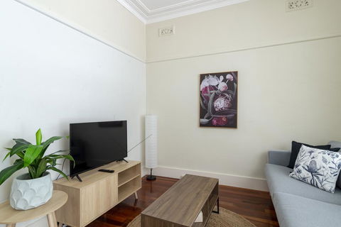 RELAXED FAMILY HOME WILLOUGHBY - Accommodation Broome 2