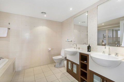RESORT OCEAN FRONT SUITE 2222 - Accommodation Broome 1