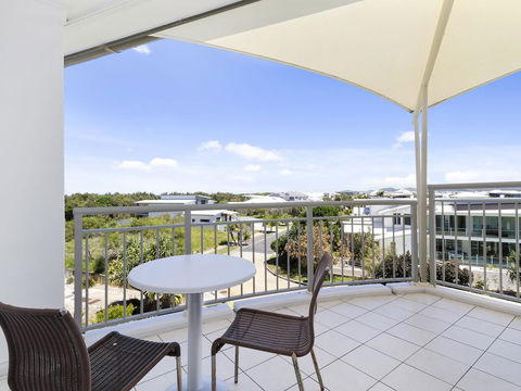 RESORT ON THE BEACH 6310 - TOP FLOOR - Accommodation Broome 1