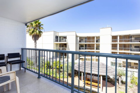 Scarborough Seaside Apartment 217 - Accommodation Broome 3