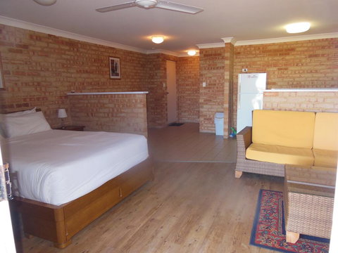 Seaspray Beach Holiday Park - Accommodation Broome 2