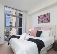 SK2 - 3BR with Pool Gym Steam Room in Story Bridge - Accommodation Broome