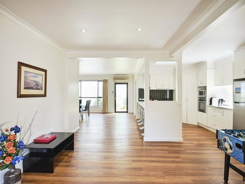 Skymirror Villa - Accommodation Broome 0