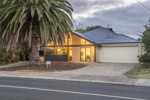 Snoozeaway - Accommodation Broome 0