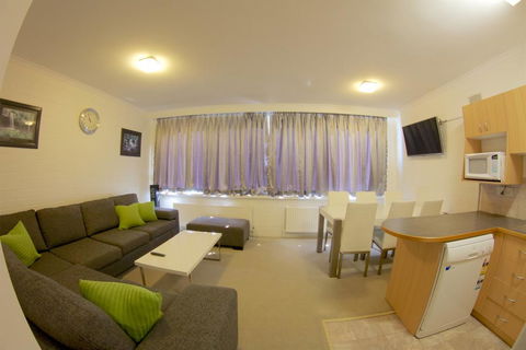 Snow Ski Apartments 08 - Accommodation Broome 2