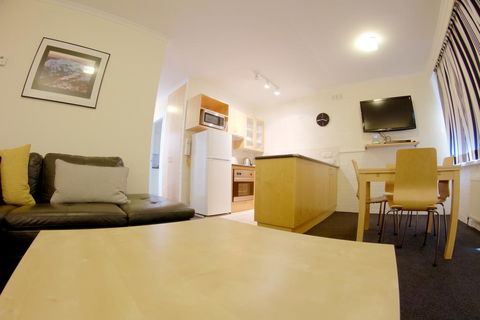 Snow Ski Apartments 09 - Accommodation Broome 3