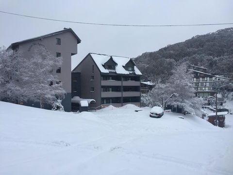 Snow Ski Apartments 14 - Accommodation Broome 0