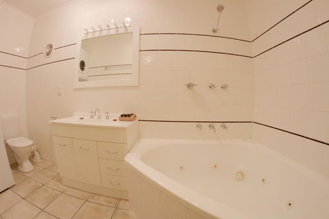Snow Ski Apartments 34 - Accommodation Broome 3