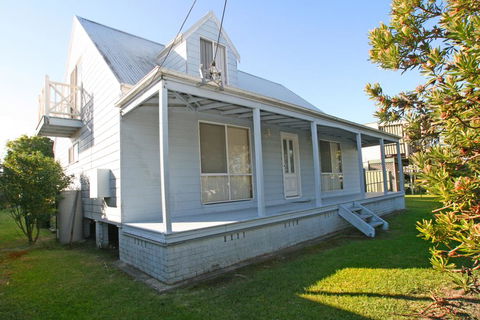 South Sussex's Blue Cottage - Accommodation Broome 1