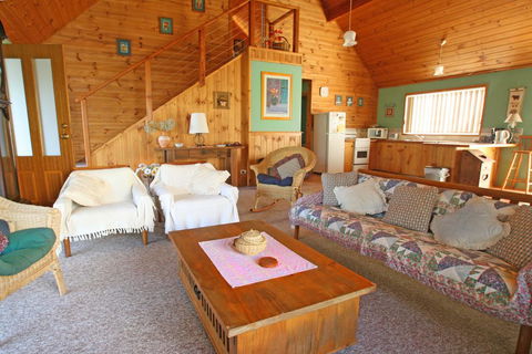 South Sussex's Blue Cottage - Accommodation Broome 2