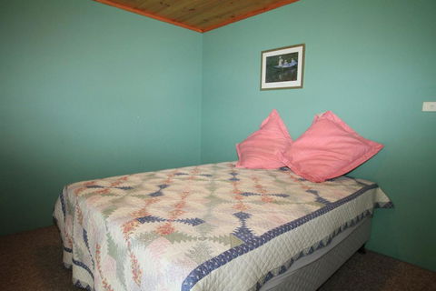 South Sussex's Blue Cottage - Accommodation Broome 3