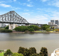 Spacious Executive 3 Bedroom - Brisbane CBD - Views - Pool - WIFI - Free parking - Accommodation Broome